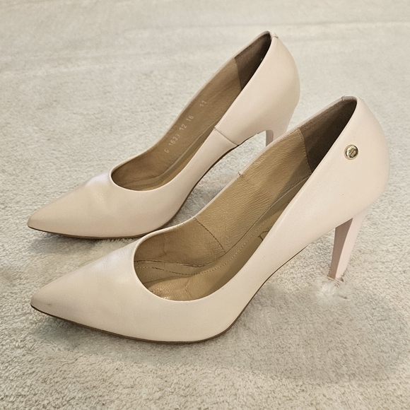 Szydlowski Shoes - Genuine Leather Cream Heels Pumps Size 9 Business Casual Formal Feminine Work